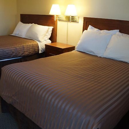 Westward Inn & Suites Лангли Стая снимка