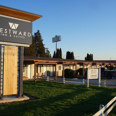 Westward Inn & Suites Лангли Екстериор снимка