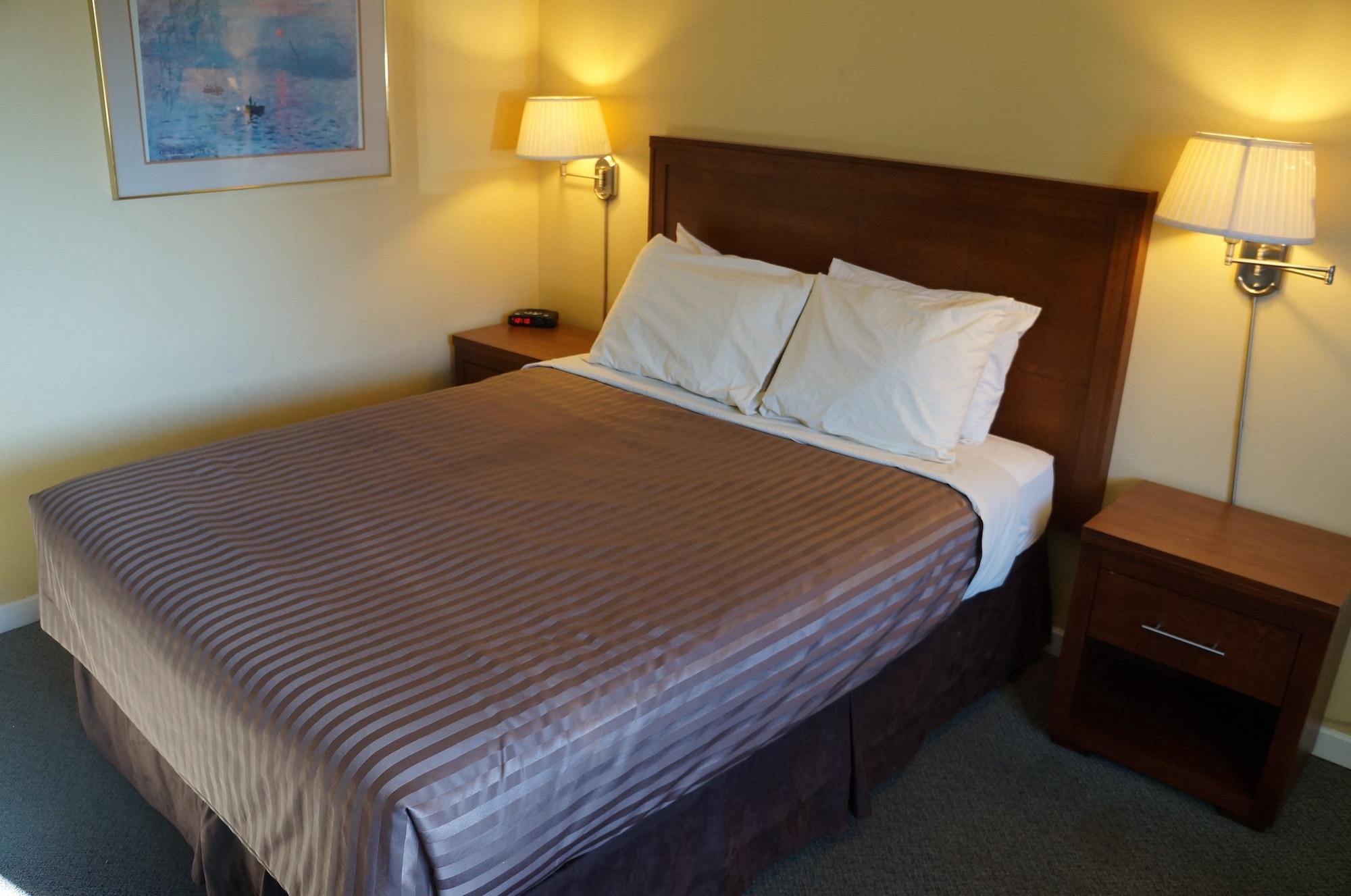 Westward Inn & Suites Лангли Екстериор снимка