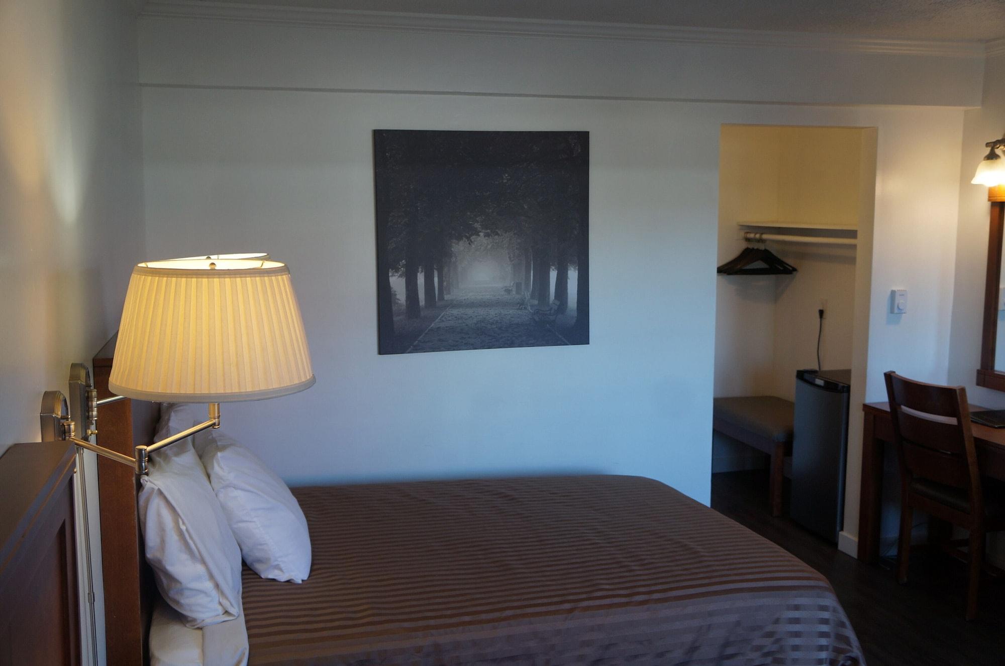 Westward Inn & Suites Лангли Екстериор снимка