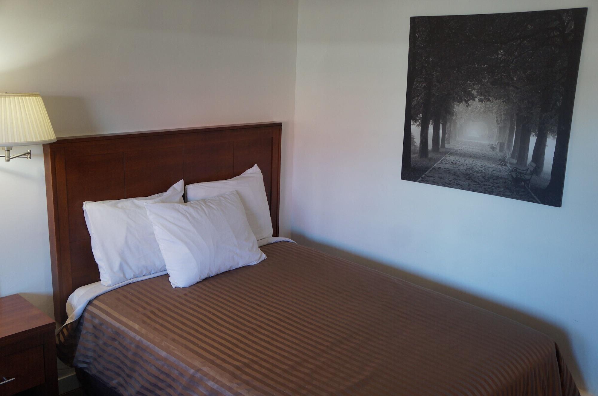 Westward Inn & Suites Лангли Екстериор снимка