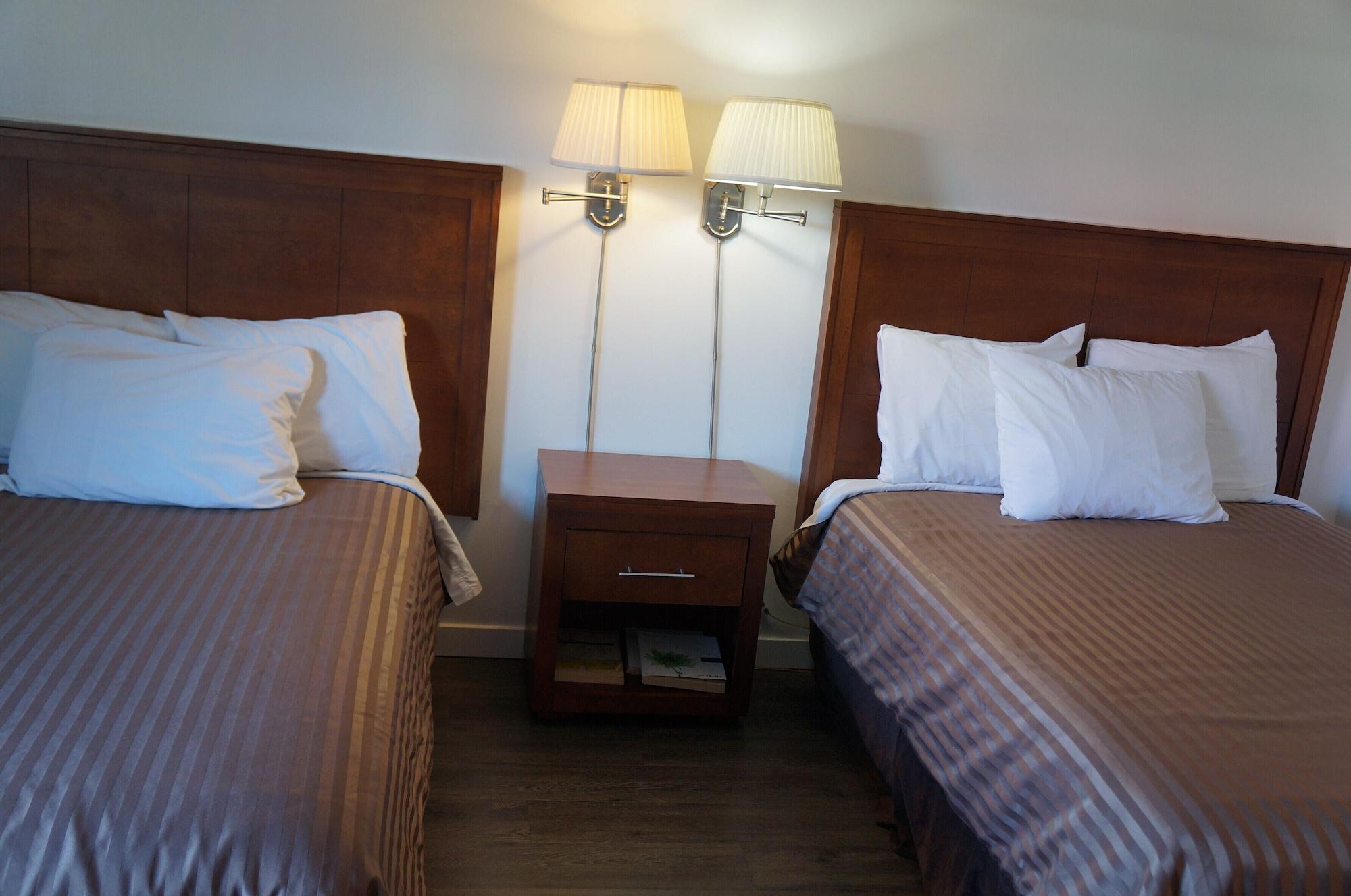 Westward Inn & Suites Лангли Екстериор снимка
