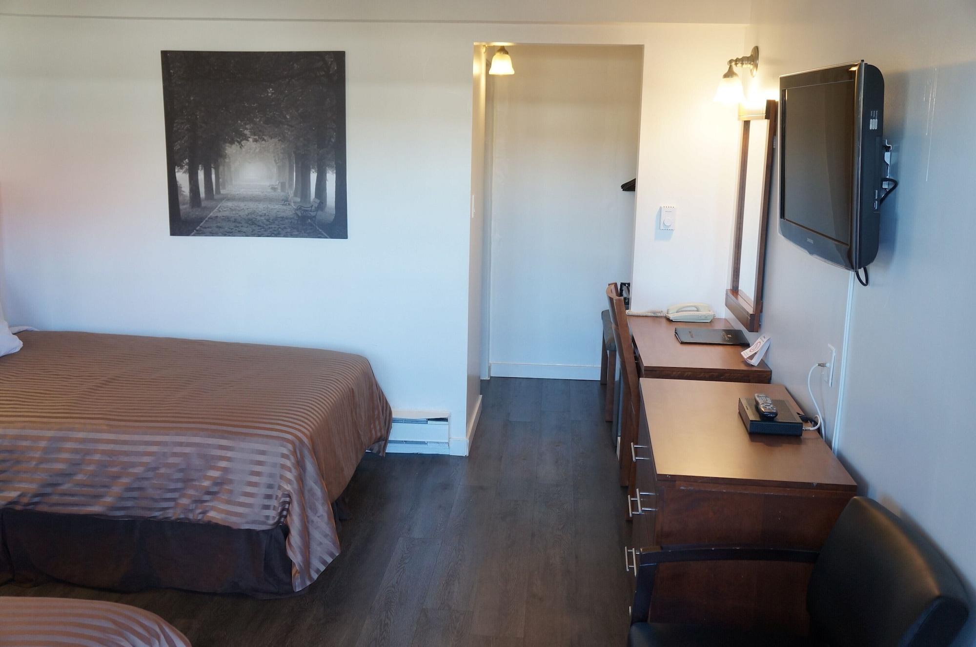 Westward Inn & Suites Лангли Екстериор снимка