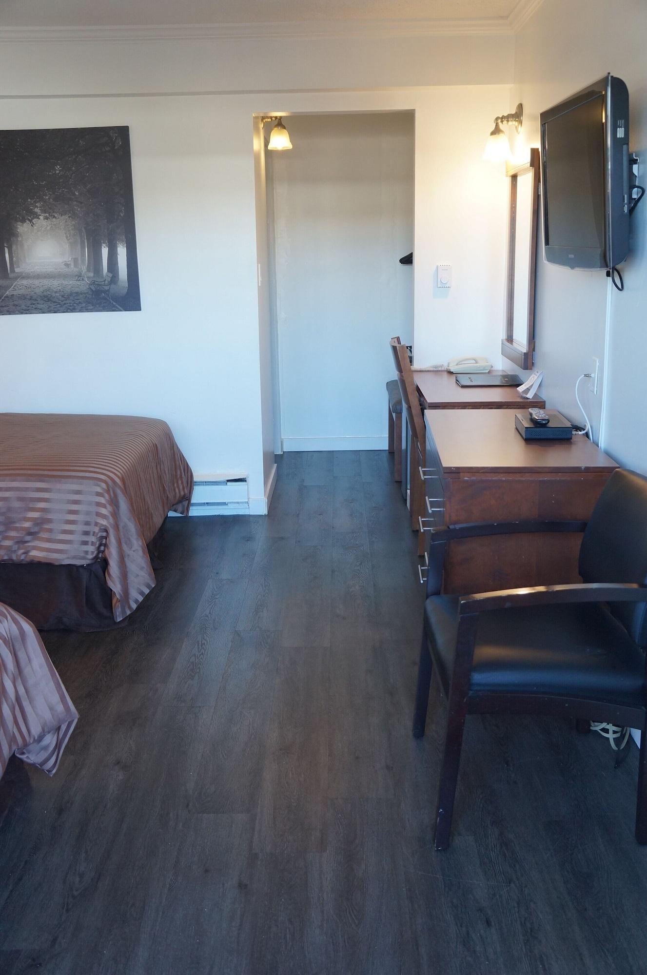 Westward Inn & Suites Лангли Екстериор снимка