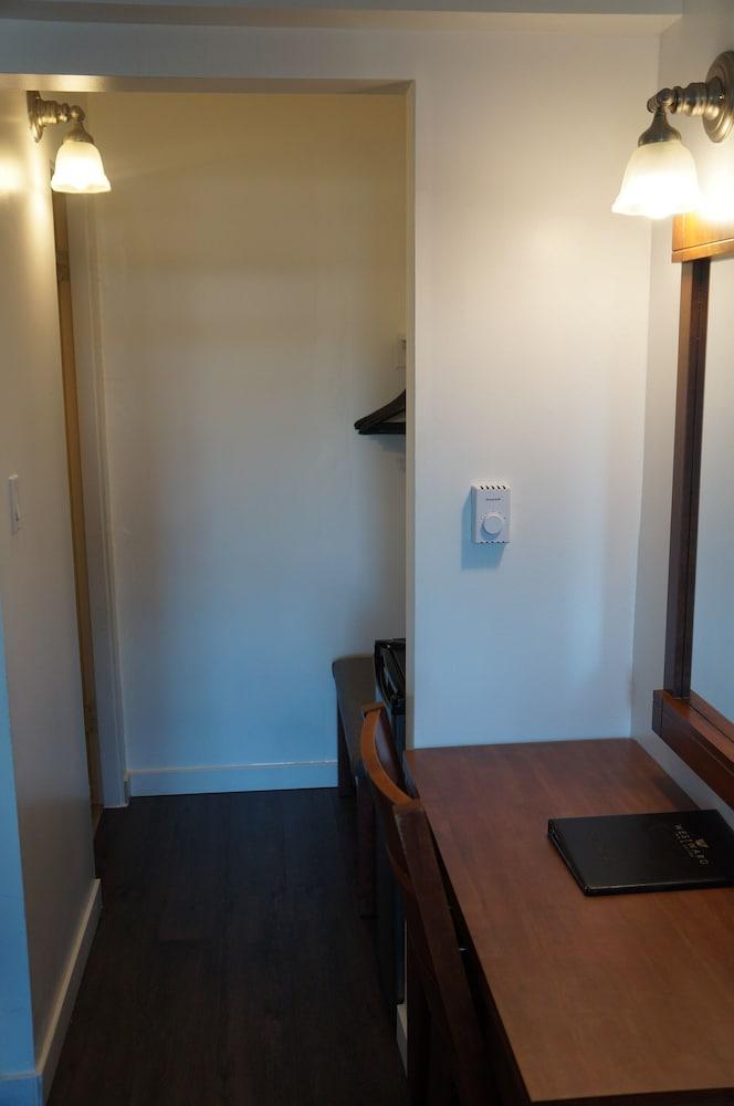 Westward Inn & Suites Лангли Екстериор снимка