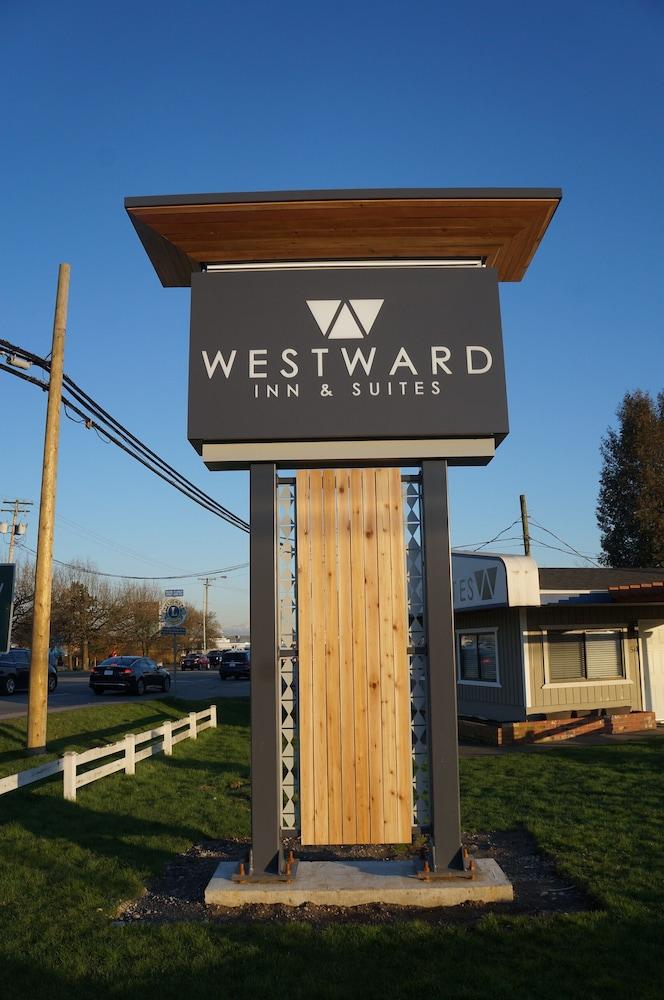 Westward Inn & Suites Лангли Екстериор снимка