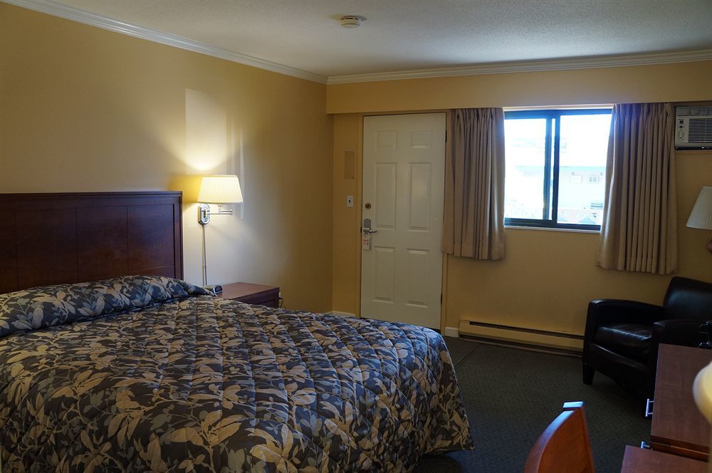 Westward Inn & Suites Лангли Екстериор снимка