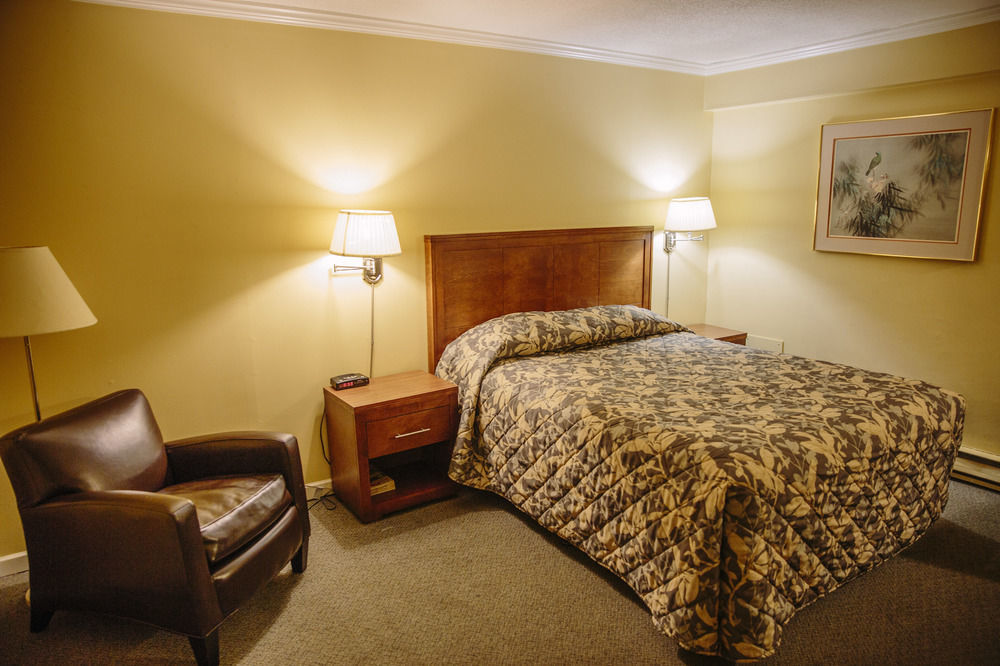 Westward Inn & Suites Лангли Екстериор снимка