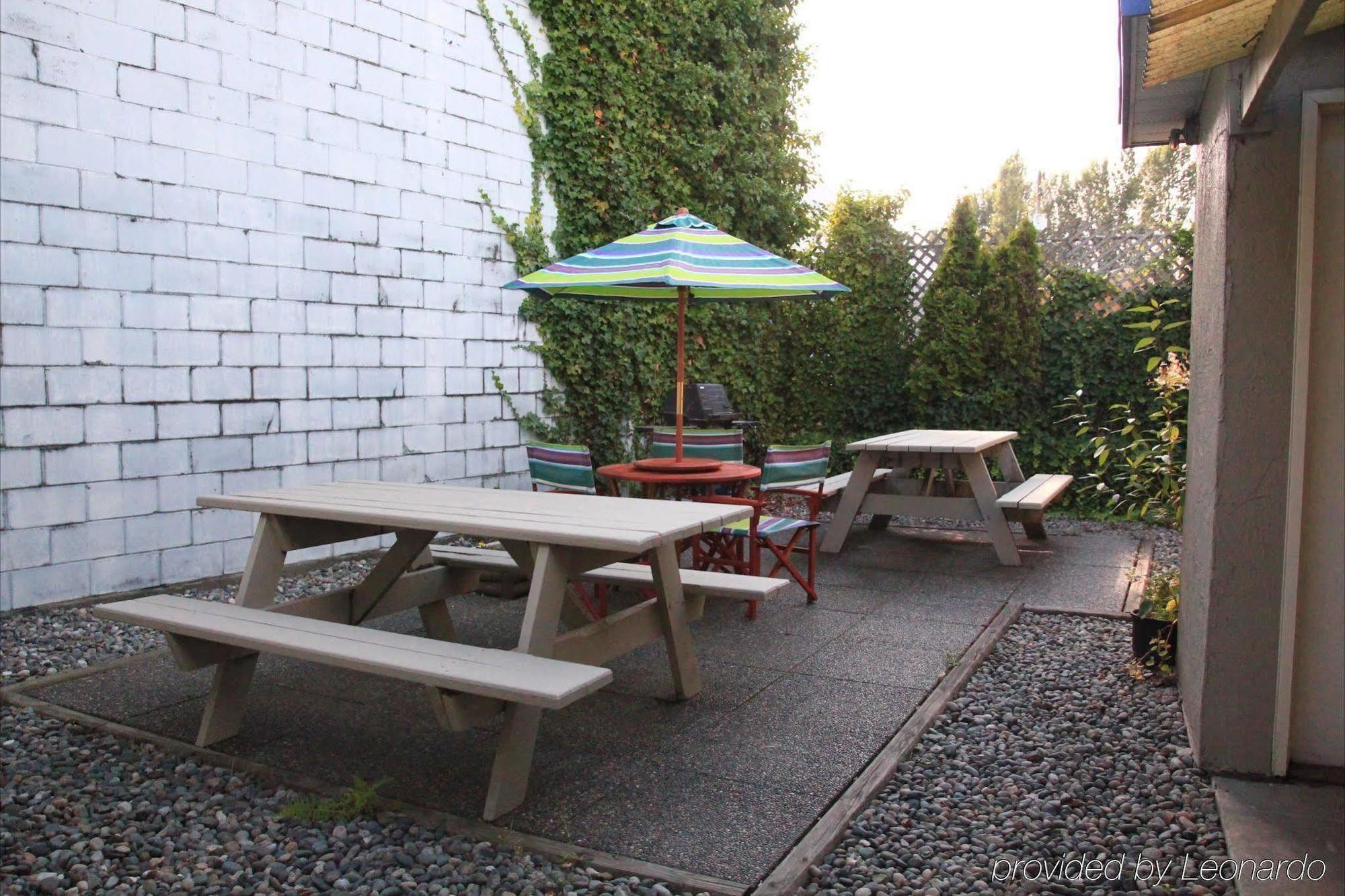 Westward Inn & Suites Лангли Екстериор снимка