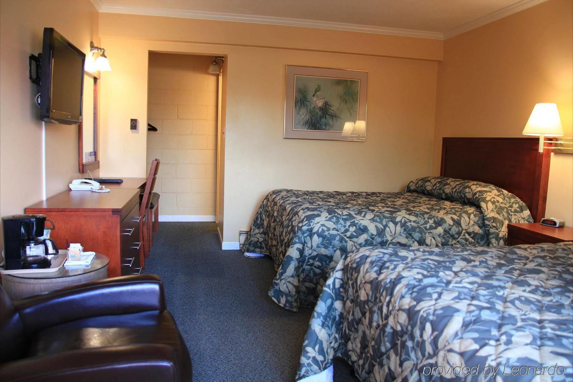 Westward Inn & Suites Лангли Стая снимка