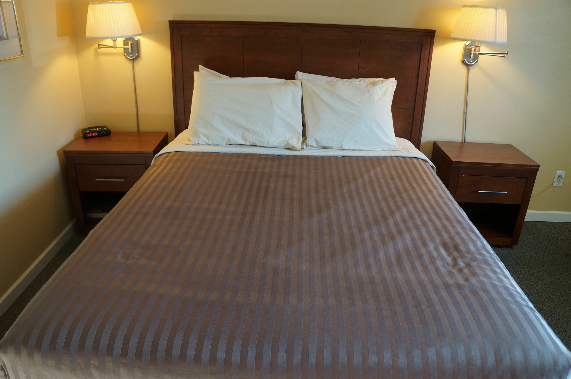Westward Inn & Suites Лангли Екстериор снимка