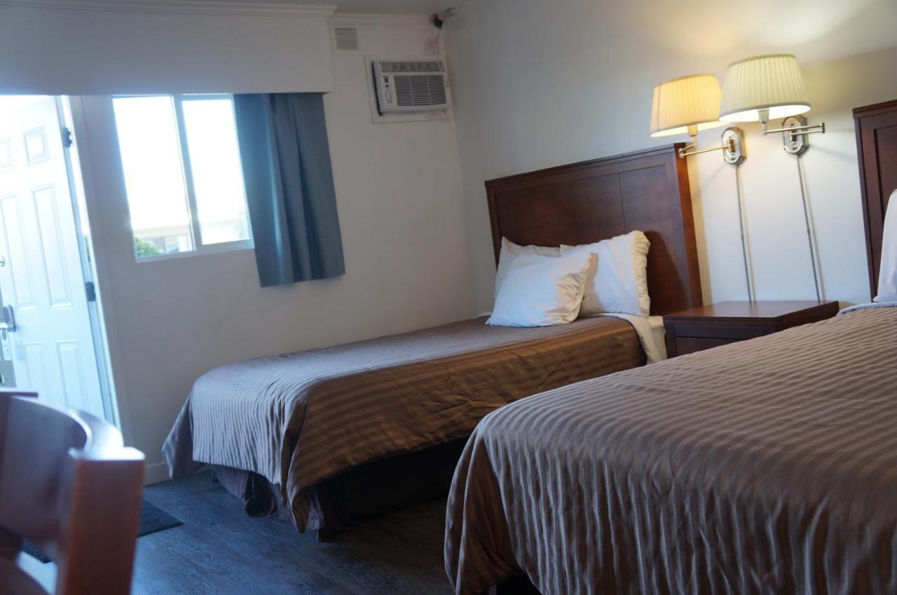 Westward Inn & Suites Лангли Екстериор снимка