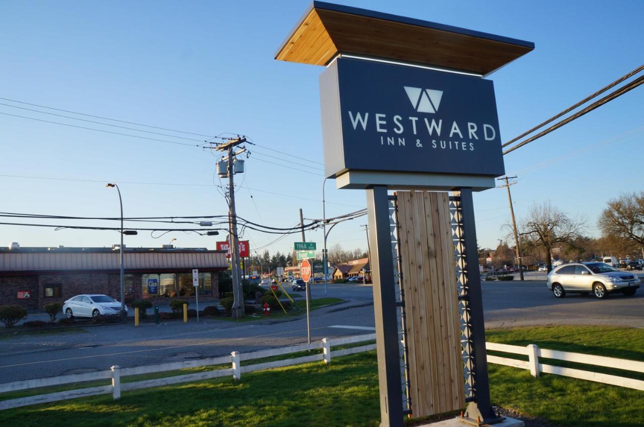 Westward Inn & Suites Лангли Екстериор снимка