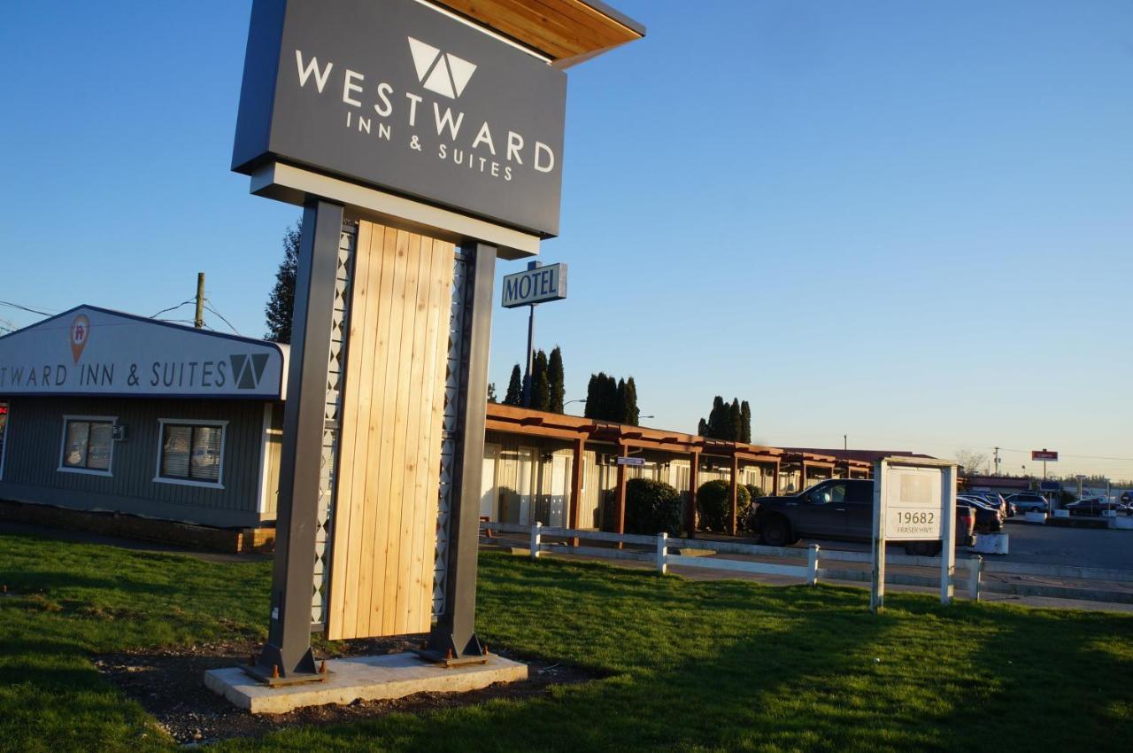Westward Inn & Suites Лангли Екстериор снимка